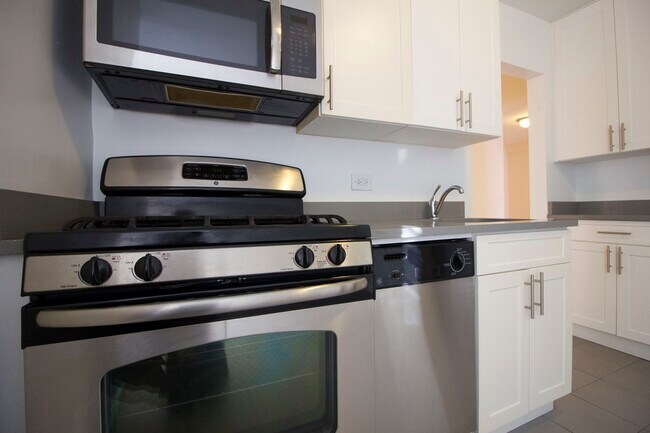 Building Photo - 2750 Homecrest Ave
