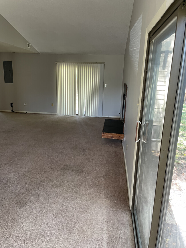 Building Photo - Rent Now! 2 Bed / 2.5 Bath - $1,550/Mo