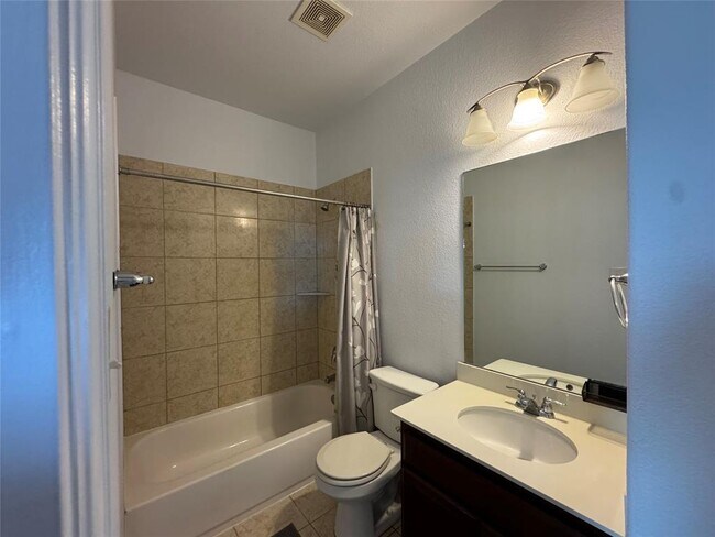 Building Photo - 123 Honey Grove