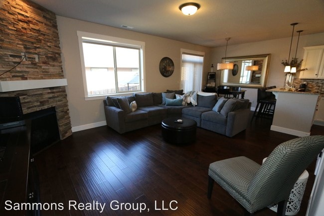 Building Photo - 9953 SE Merlo St