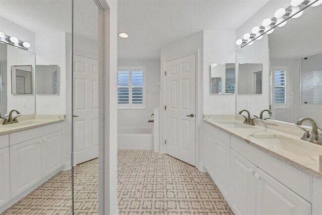 Building Photo - 7269 Fountain Palm Cir