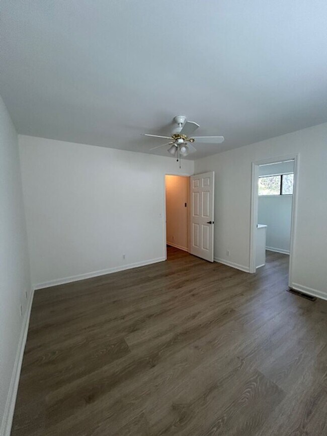 Building Photo - Updated Glynn Haven Rental
