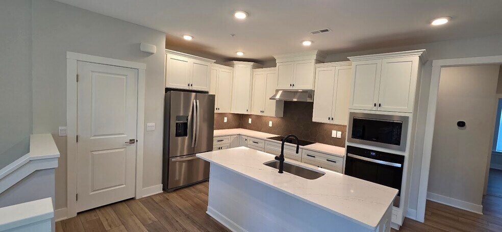 Building Photo - 11549 Helmond Way