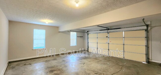 Building Photo - 235 Briarsweet Way