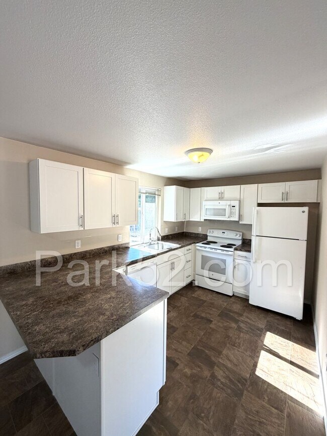 Building Photo - 3 Bedroom Single Family Rambler