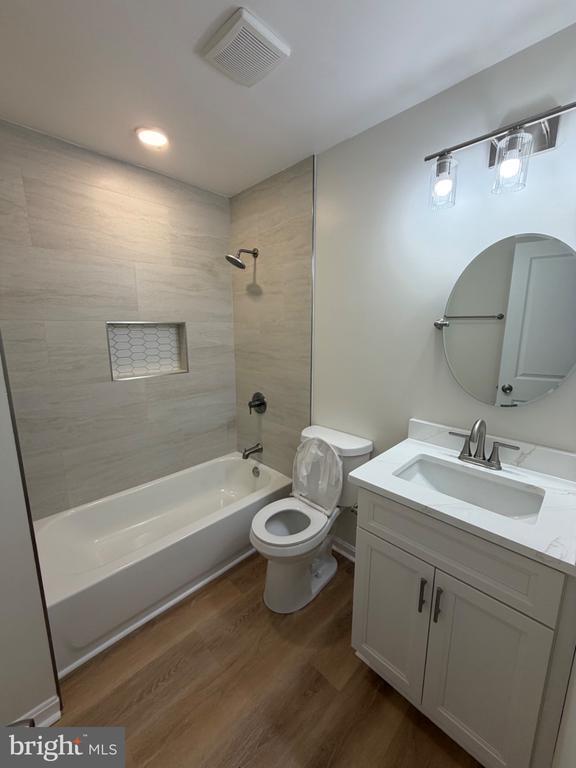 Building Photo - 14949 Madison Ct