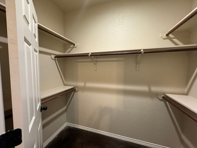Building Photo - Beautiful 3x2 Duplex in New Braunfels, TX!