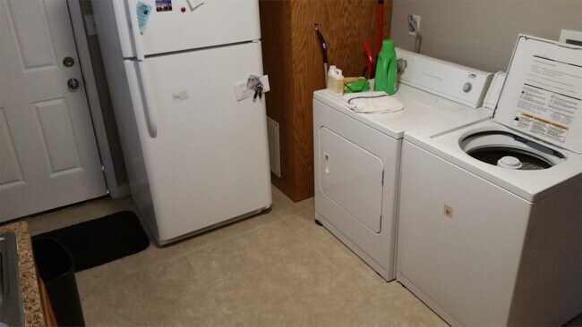 Building Photo - 501 W 47th St