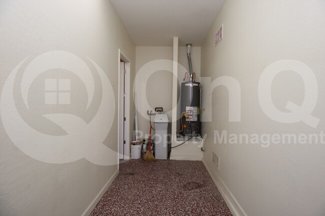 Building Photo - 4984 S Leisure Way