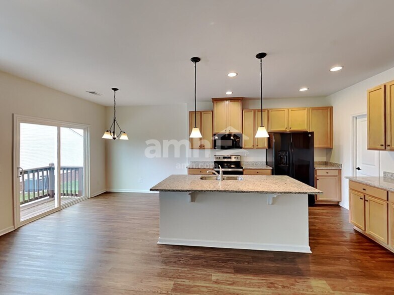 Building Photo - 2215 Ambergate Dr