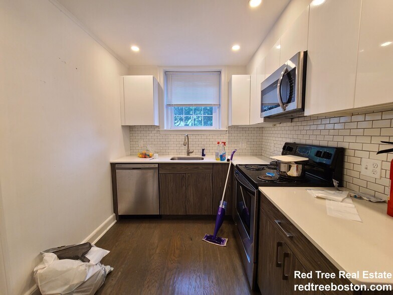 Building Photo - 67 Wyman St