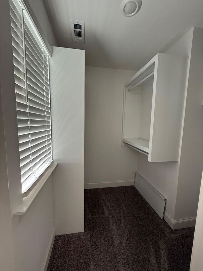 Building Photo - 5750 Dockside Dr