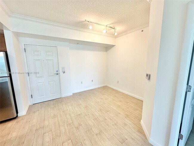 Building Photo - 2000 N Bayshore Dr