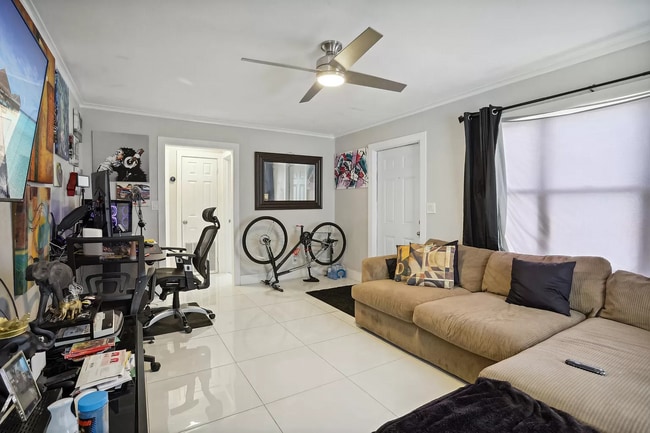 Building Photo - 735 Franklin Rd