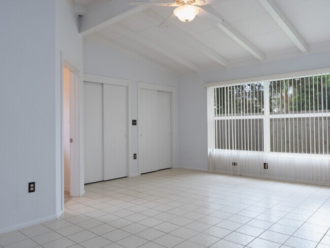 Building Photo - Spacious 5-Bed, 4-Bath Sarasota Home with ...