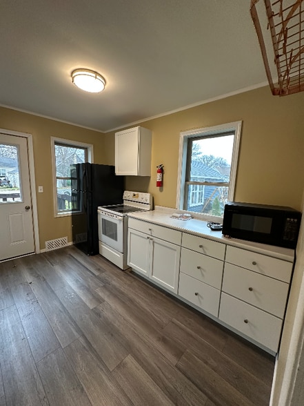 Building Photo - 109 Kendall Ave S