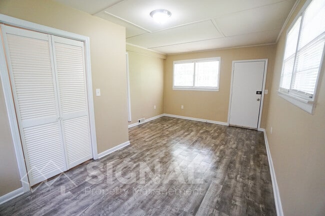 Building Photo - 1901 Buttercup Dr