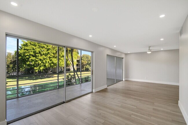 Building Photo - 300 Waterway Dr S