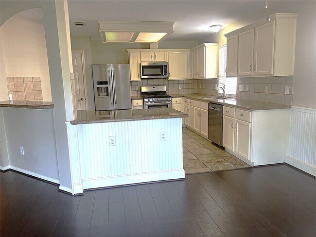 Building Photo - 4910 Linden Pl