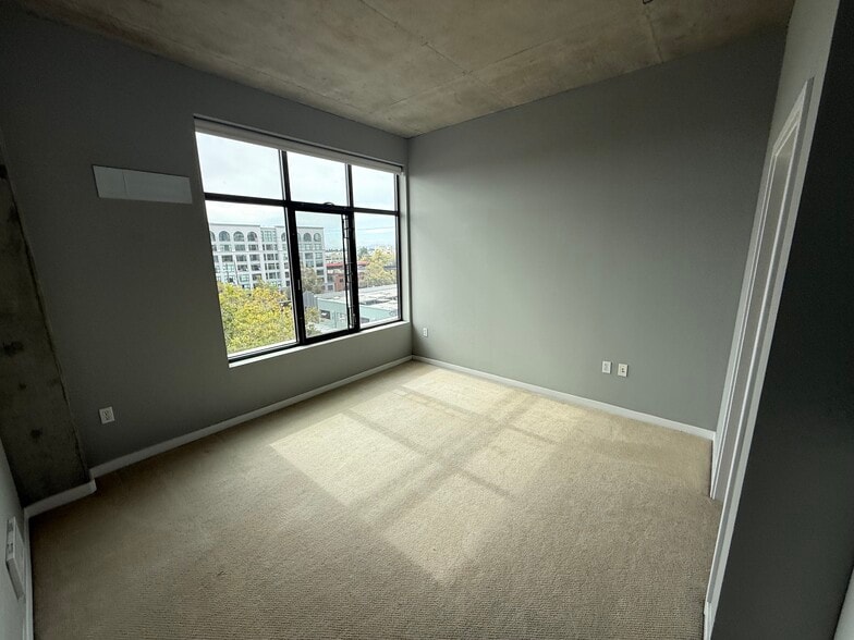 Building Photo - 288 3rd St