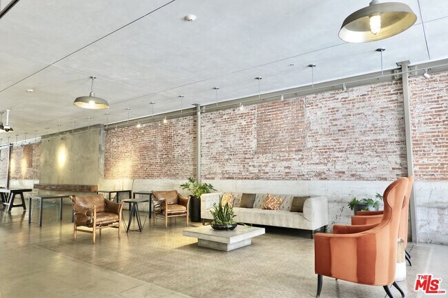 Building Photo - 527 Molino St