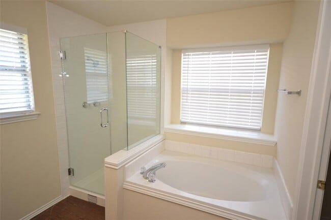 Building Photo - 718 Meadow View Dr
