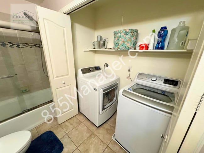 Building Photo - Spacious 4BR Home in Lake Orion Schools – ...
