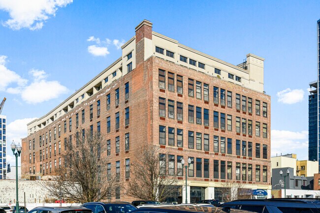 Building Photo - 25 Leroy Pl