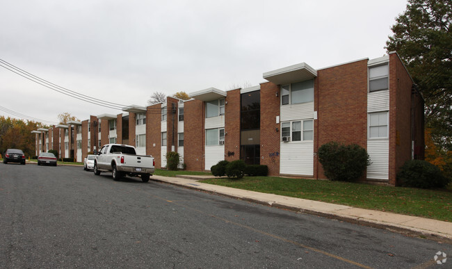 Woodstream Apartments - Woodhill Estates