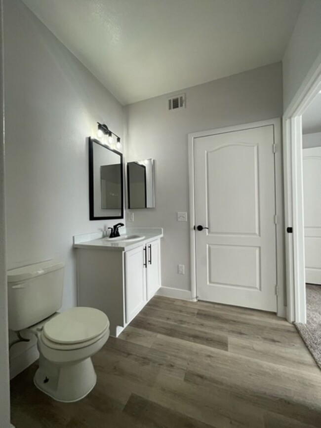 Building Photo - BEAUTIFUL CUSTOM CONDO IN DOWNTOWN SUMMERLIN