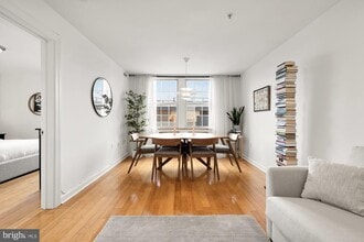 Building Photo - 1417 Newton St NW