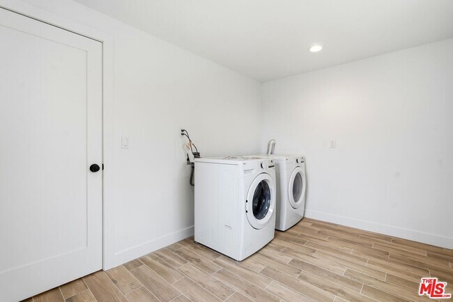 Building Photo - 5452 Harcross Dr