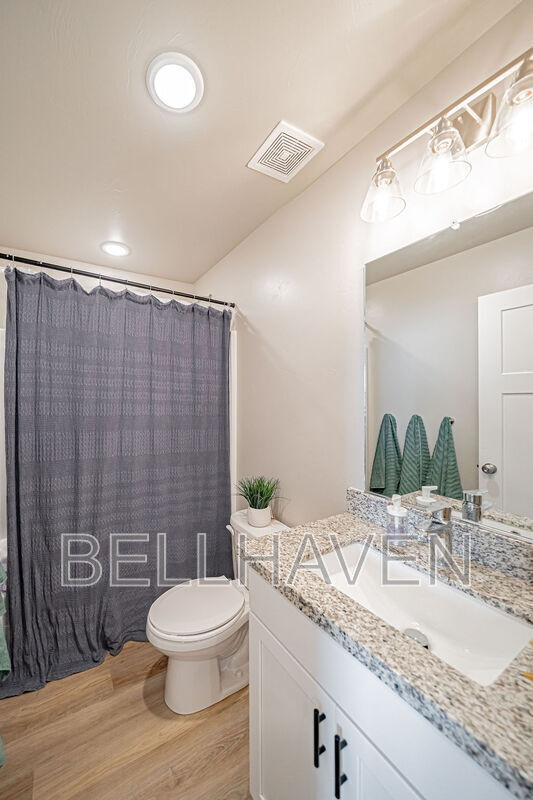 Building Photo - 380 S 3rd W