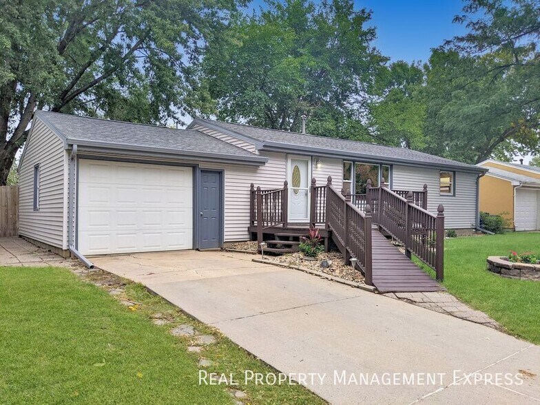Primary Photo - Cozy 3 Bedroom 1 Bathroom in Western Sioux...