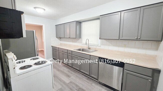 Building Photo - 202 N Paul Dr