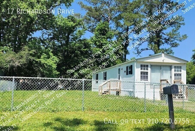 Building Photo - 17 Richardson Dr