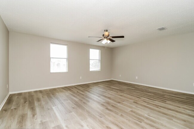 Building Photo - 631 Silvertop Rd