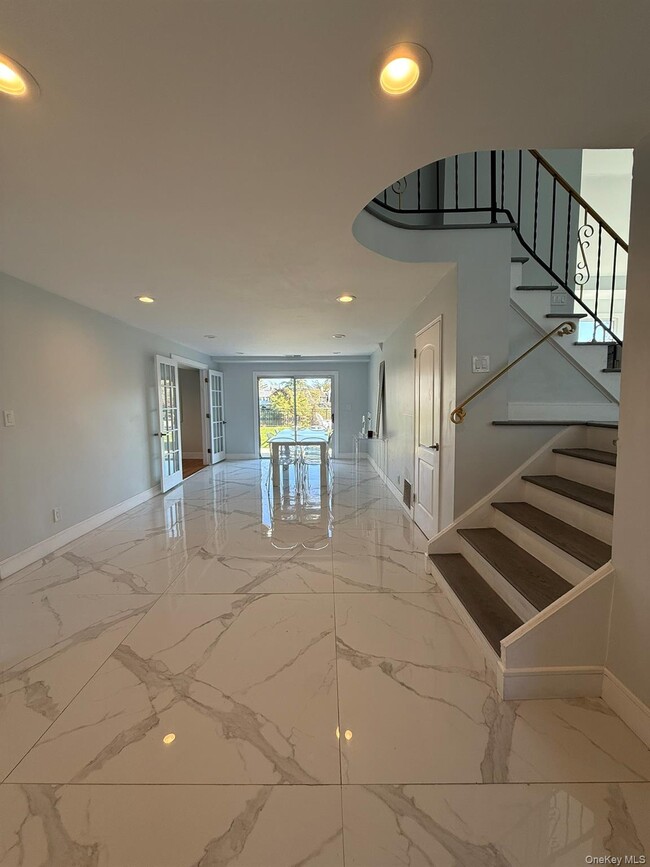 Building Photo - 640 Derby Ave