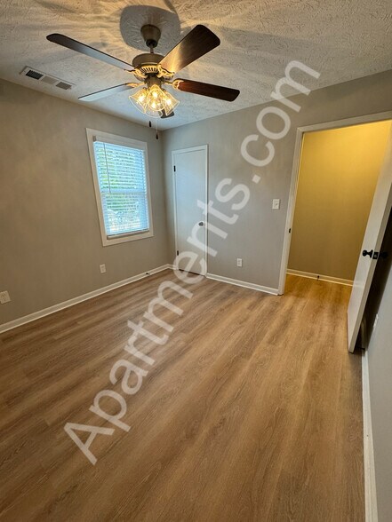 Building Photo - 5357 Valina Dr