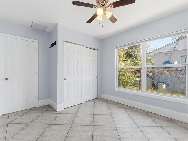 Building Photo - 207 W Broad St