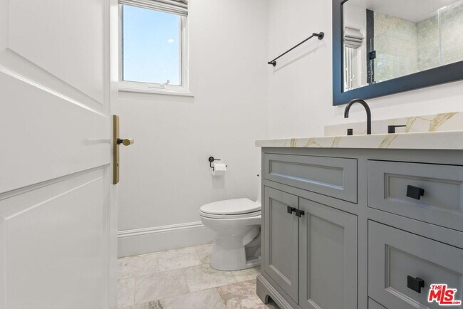 Building Photo - 1153 S Clark Dr