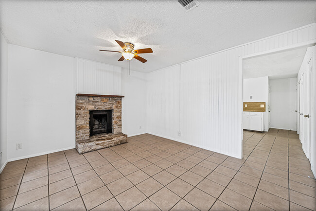 Building Photo - 1601 Taylor Gaines St
