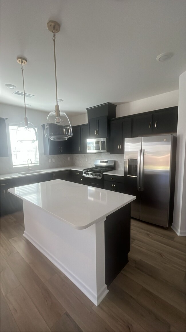 Building Photo - 761 Kitfox Dr NW