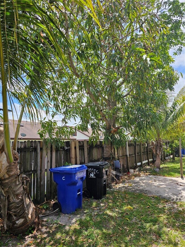 Primary Photo - 7850 SW 10th Ct