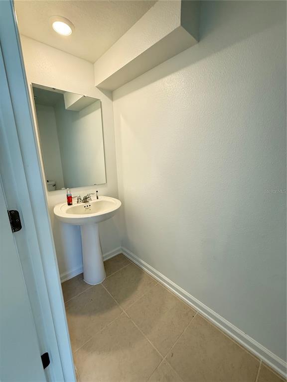 Building Photo - 2611 Skyline Lp