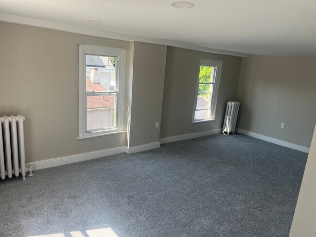 Building Photo - 31 N Main St