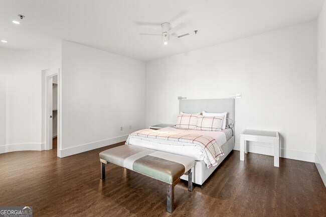 Building Photo - 3338 Peachtree Rd NE