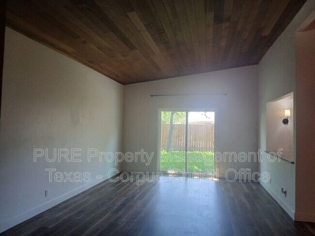 Building Photo - 730 Bradshaw Dr