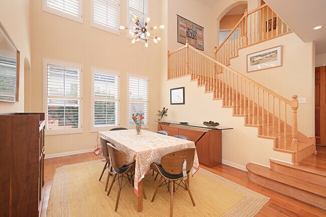 Building Photo - 14061 Mercado Dr