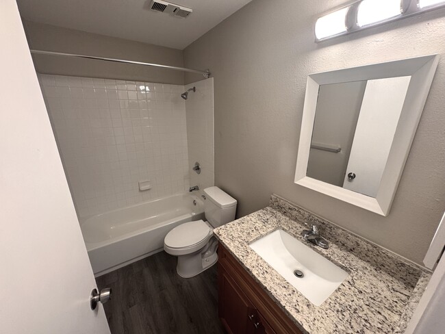 Building Photo - 2544 Woodgate Blvd